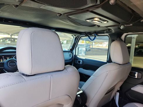 Used 2021 Jeep Wrangler Unlimited Sahara image 16