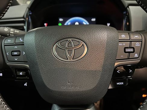 New 2026 Toyota Camry Hybrid FWD image 36