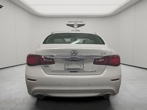 Used 2015 INFINITI Q70 3.7 w/ Technology Package RWD image 4