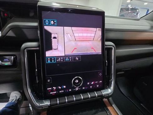 Used 2025 GMC Yukon XL Denali AWD/4WD image 14