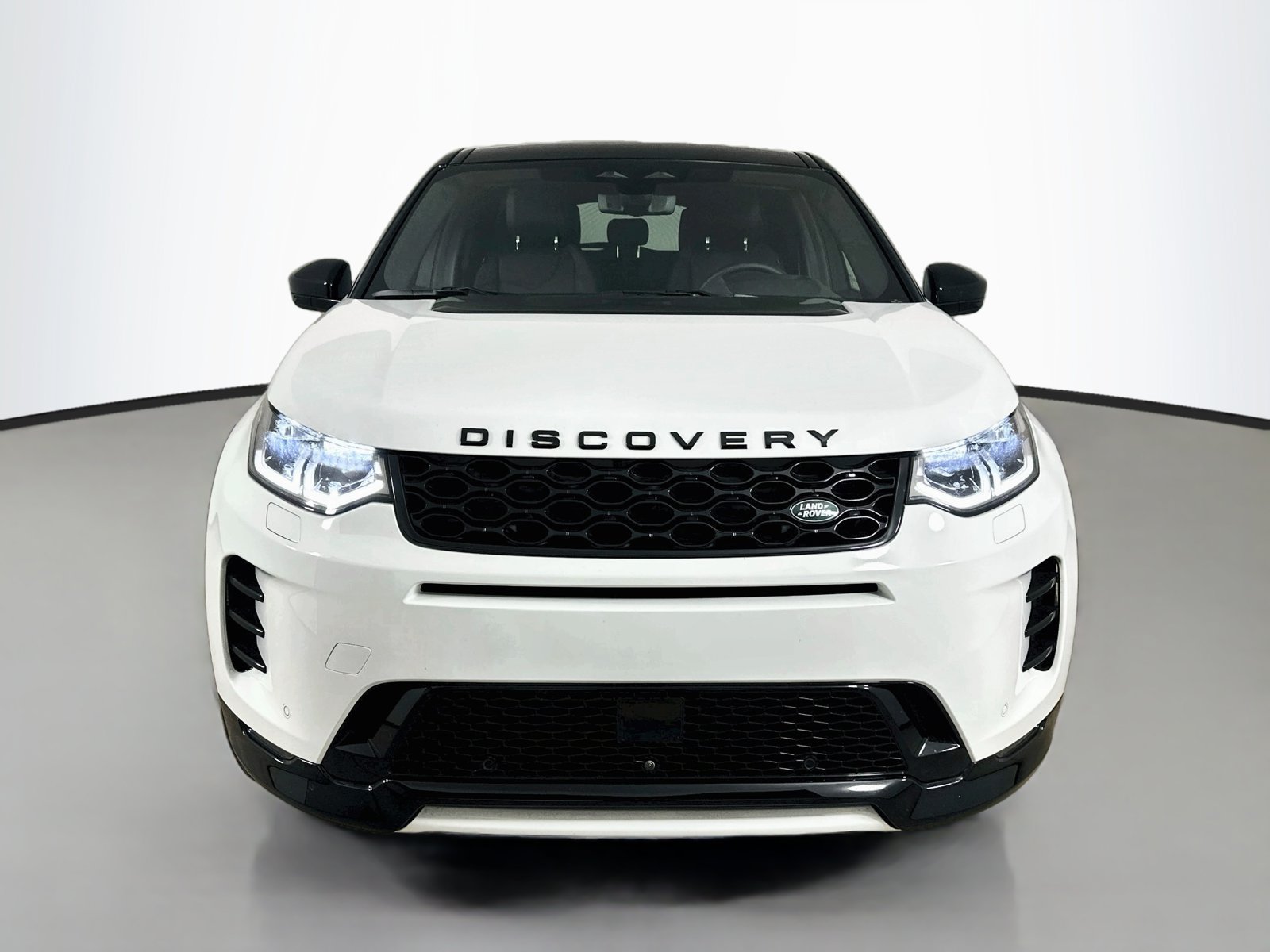 Used 2025 Land Rover Discovery Sport Dynamic SE AWD/4WD image 2