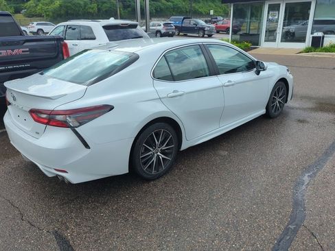 Used 2023 Toyota Camry SE FWD image 4