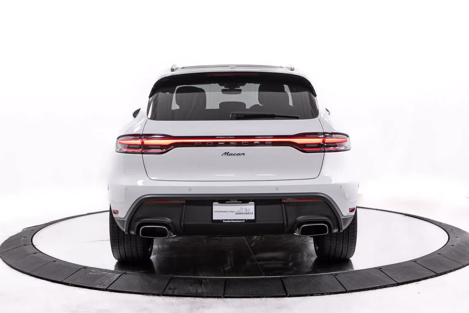 Certified 2026 Porsche Macan AWD/4WD image 6