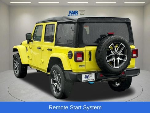 Used 2024 Jeep Wrangler Unlimited w/ Convenience Group AWD/4WD image 10