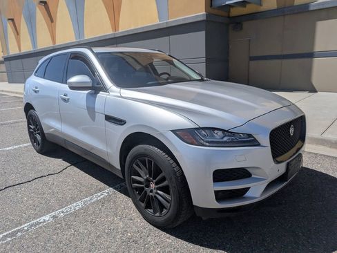 Used 2017 Jaguar F-PACE Prestige image 5
