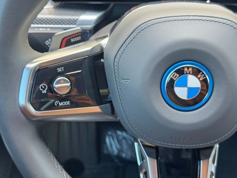 Used 2023 BMW i7 xDrive60 w/ Executive Package 2 AWD/4WD image 24