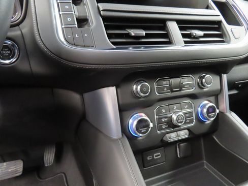 Used 2023 GMC Yukon SLE image 50