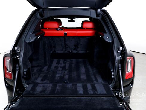 Certified 2022 Rolls-Royce Cullinan w/ Dark Exterior Package image 23