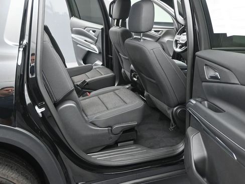 Used 2025 Chevrolet Traverse LT FWD image 14