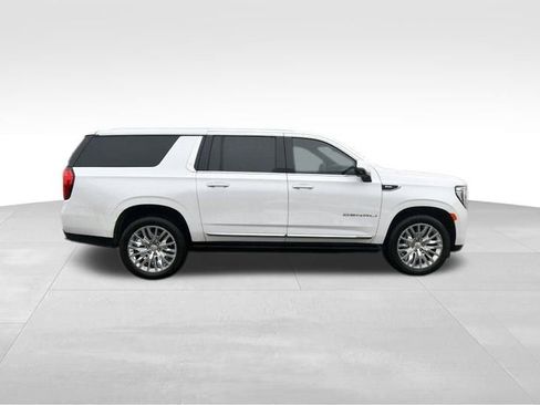 Used 2023 GMC Yukon XL Denali RWD image 9
