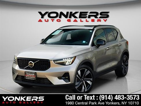 Used 2023 Volvo XC40 B5 Ultimate w/ Protection Package Premier image 2