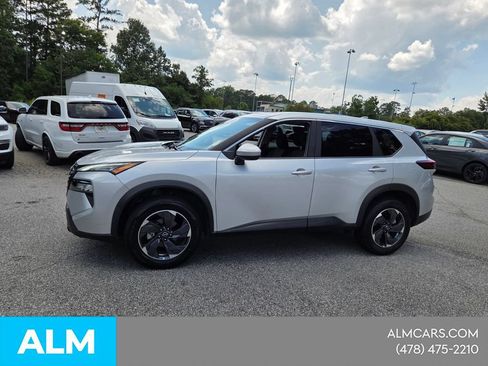 Used 2025 Nissan Rogue SV FWD image 4