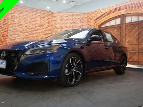 Certified 2023 Nissan Altima 2.5 SR w/ SR Premium Package image 3