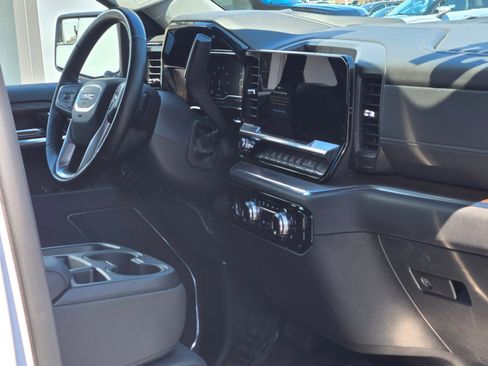 Used 2024 GMC Sierra 1500 SLT image 8