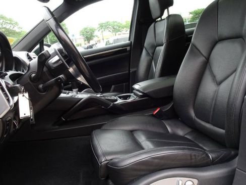 Used 2016 Porsche Cayenne AWD/4WD image 11