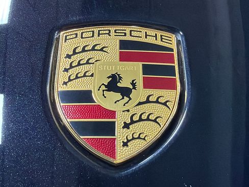 Certified 2026 Porsche Macan AWD/4WD image 12
