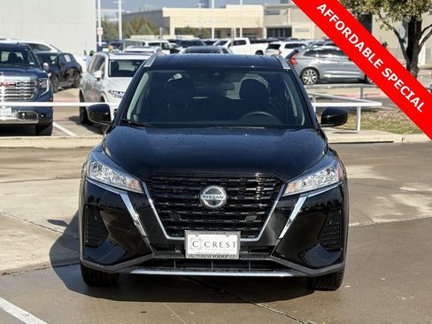 Used 2021 Nissan Kicks SV image 3