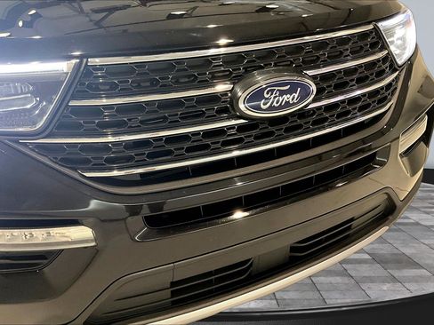 Used 2023 Ford Explorer XLT w/ Equipment Group 202A AWD/4WD image 33