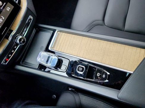 New 2026 Volvo XC60 B5 Plus w/ Climate Package image 22