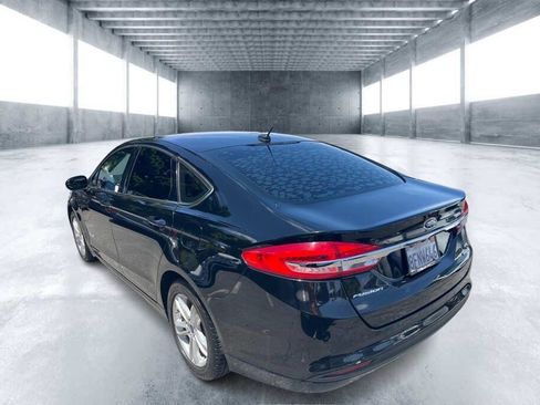 Used 2018 Ford Fusion SE FWD image 4