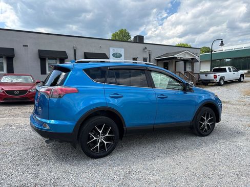 Used 2018 Toyota RAV4 SE w/ Power Extra Value Package image 7
