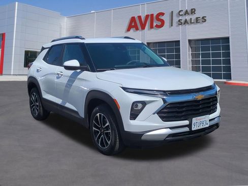 Used 2025 Chevrolet TrailBlazer LT AWD/4WD image 3