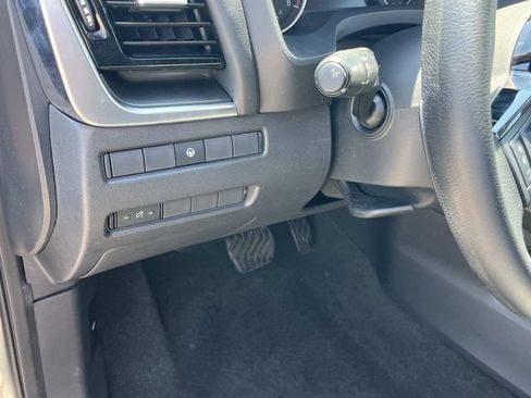 Used 2022 Nissan Rogue SV AWD/4WD image 30