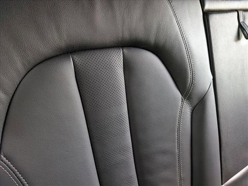 Used 2022 BMW X5 M50i image 18