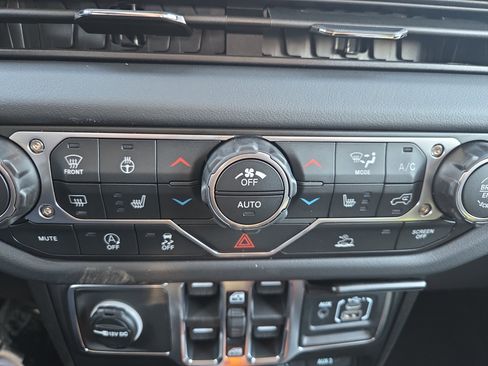 New 2026 Jeep Gladiator Sahara image 10