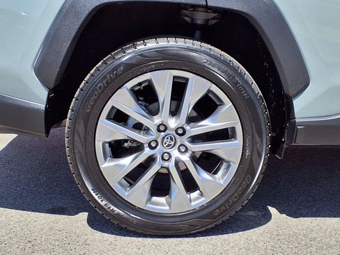 Used 2022 Toyota RAV4 XLE Premium FWD image 7