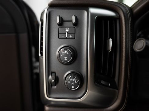 Used 2017 Chevrolet Silverado 1500 LTZ w/ Sport Package image 20