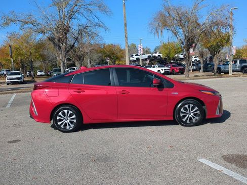 Certified 2022 Toyota Prius Prime LE image 4