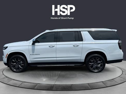 Used 2026 Chevrolet Suburban Premier AWD/4WD image 2