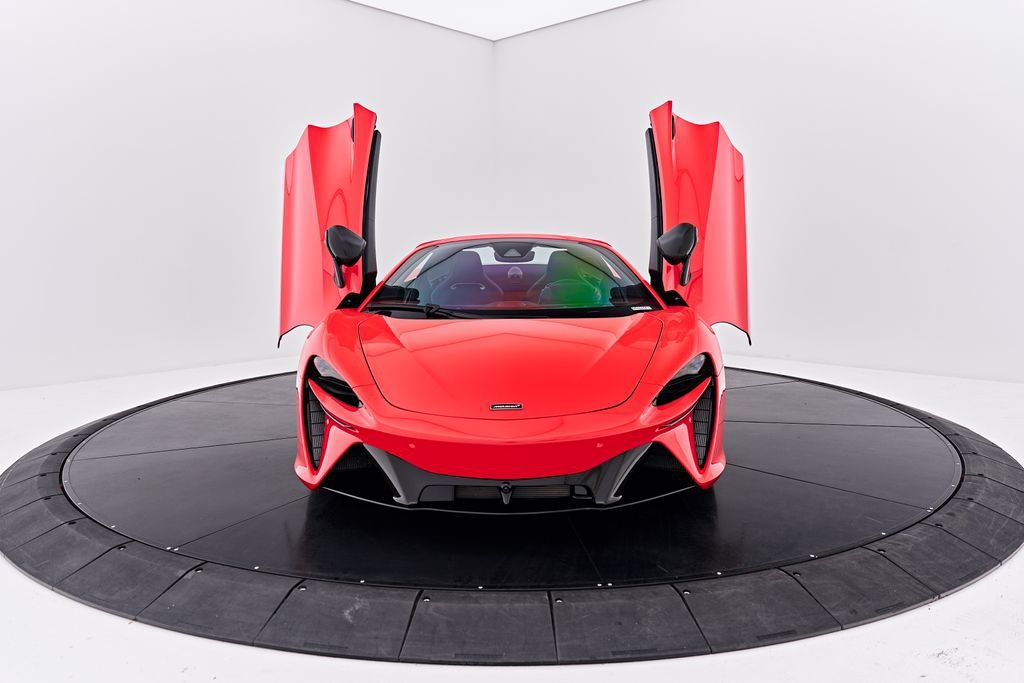 Used 2025 McLaren Artura Spider RWD image 25