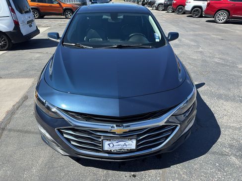 Used 2019 Chevrolet Malibu LT w/ Leather Package FWD image 3