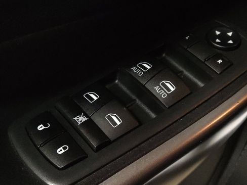 Used 2020 Jeep Cherokee Latitude Plus AWD/4WD image 27