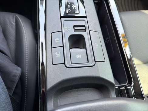 Used 2023 Toyota Prius XLE FWD image 60