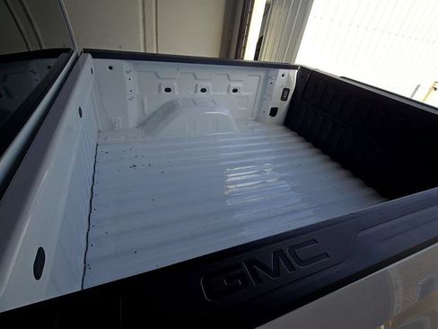 Used 2026 GMC Sierra 1500 SLT AWD/4WD image 14