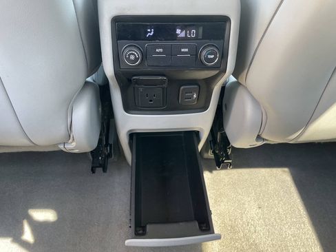 Used 2018 GMC Acadia SLT w/ LPO, Floor Liner Package AWD/4WD image 25