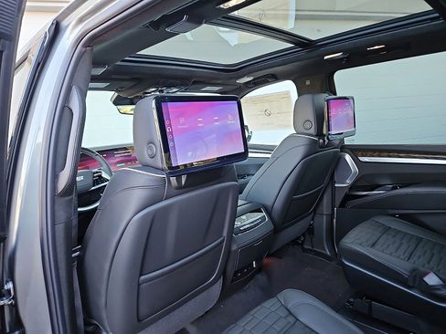 New 2026 Cadillac Escalade ESV Platinum Luxury image 9