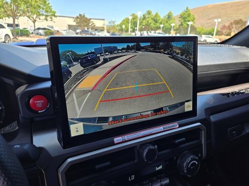 Used 2025 Toyota Tacoma TRD Sport AWD/4WD image 22
