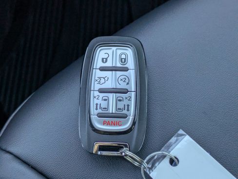New 2026 Chrysler Pacifica Select image 32