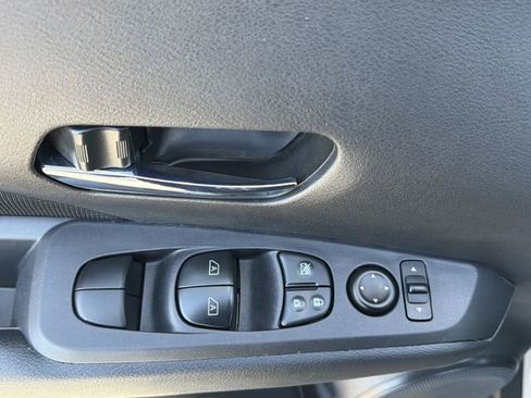 Used 2024 Nissan Kicks SV image 16