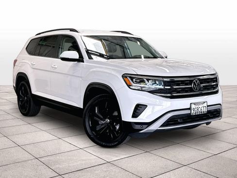 Used 2023 Volkswagen Atlas SE w/ Black Wheel Package FWD image 3