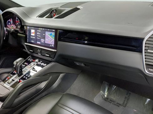 Used 2020 Porsche Cayenne S image 26