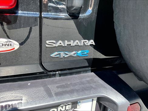 Certified 2025 Jeep Wrangler Unlimited Sahara AWD/4WD image 8