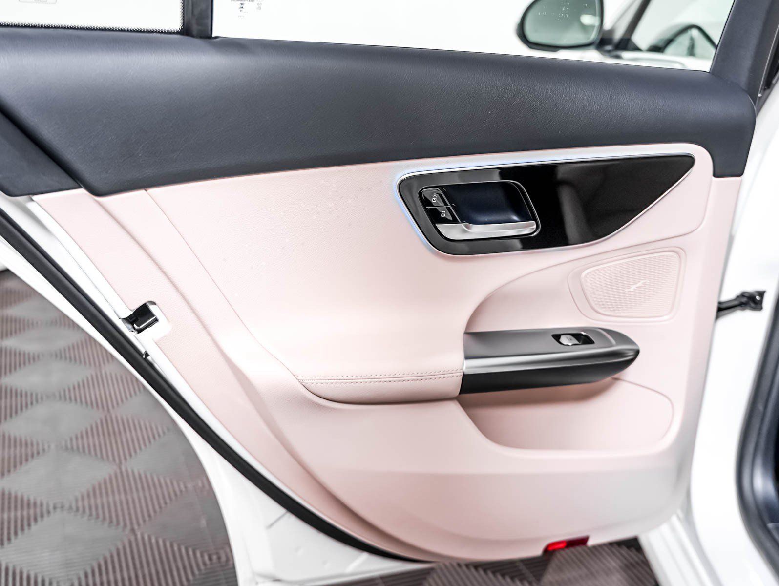 Used 2024 Mercedes-Benz C 300 Sedan image 21