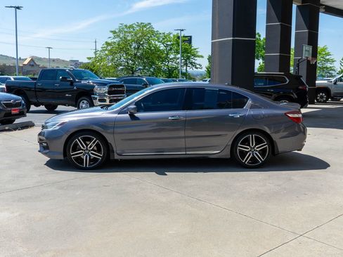 Used 2016 Honda Accord Touring image 4