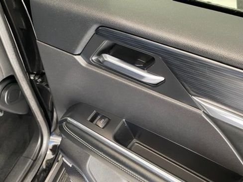 Used 2025 GMC Acadia Elevation image 28