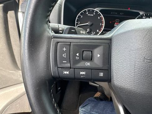 Used 2025 Nissan Rogue SV AWD/4WD image 19